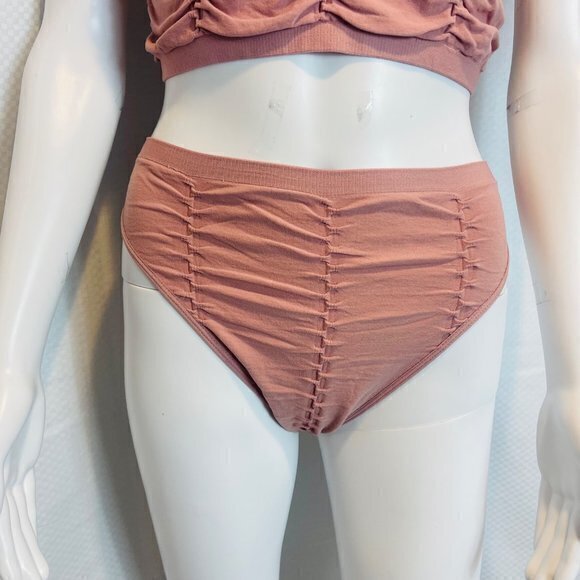 Bozzolo Sleep In With Me Seamless Ruched Bra and Thong Set Pink Size M/L RefFNB3 - Picture 11 of 14